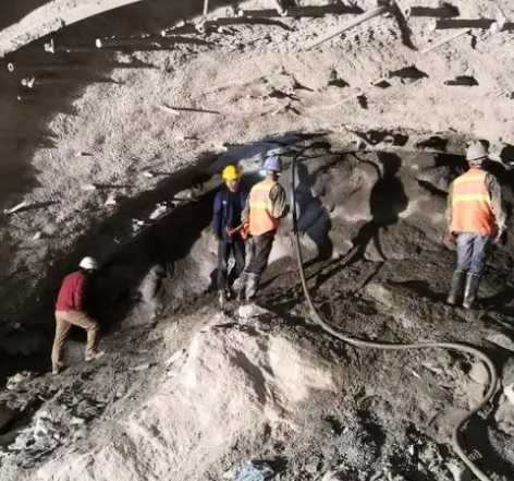林州拱顶带模注浆料的施工流程及注意事项